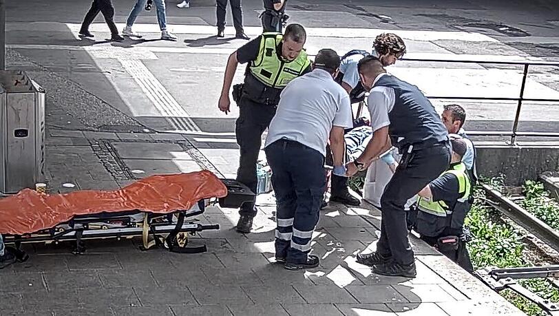 Eine Frau (65) stürzt am Hauptbahnhof ins Gleis.