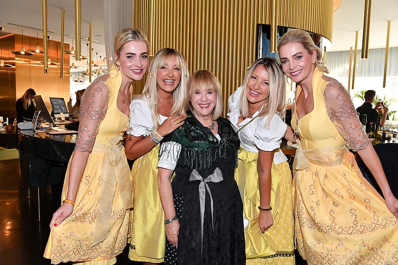 Nina Meise, Ayse Auth, Patricia Riekel, Hatice Nizam und Julia Meise