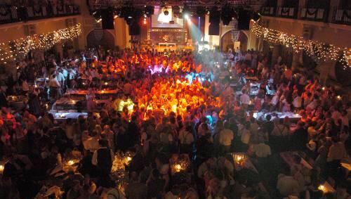 Apres-Wiesn im Löwenbräukeller: So voll ist es nur am Wochenende. Unter der Woche ist's ruhiger. Apres-Wiesn im Löwenbräukeller: So voll ist es nur am Wochenende. Unter der Woche ist's ruhiger.