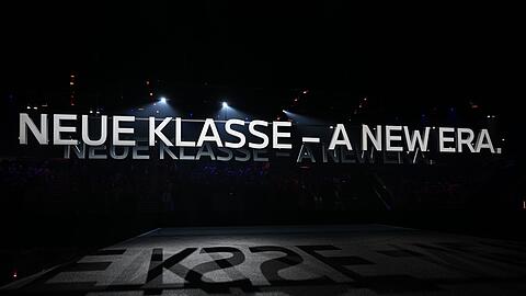 Mit dem iX3 hat BMW das erste Serienmodell der Plattform vorgestellt.