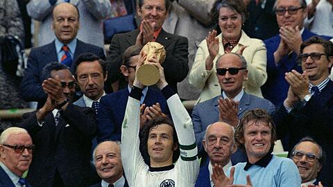 Die alte Bundesrepublik war nach den USA und Japan die gr&ouml;&szlig;te Wirtschaftsmacht der Welt - und auch als Sportnation erfolgreich: 1974 gewann die Elf von Franz Beckenbauer die Fu&szlig;ball-WM. (Archivbild)