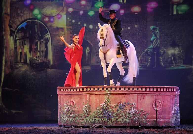 Reiterei trifft Musik und Tanz: eine Szene aus der neuen Apassionata-Show in der Olympiahalle.