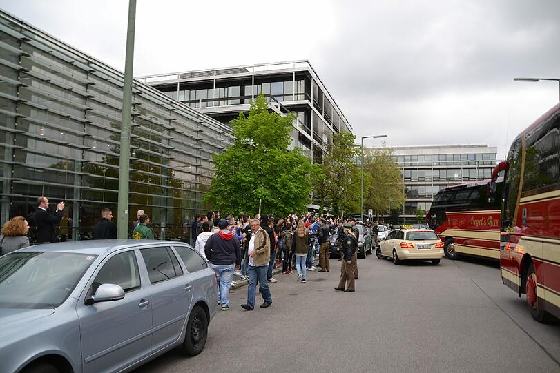 Die Real-Stars bei der Abfahrt zum Training.