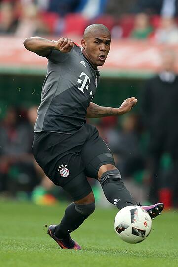 DOUGLAS COSTA: NOTE 3.
Der Brasilianer kam nach 66 Minuten für Ribéry, übernahm auch dessen  
Position. Der Linksfuß spielte unauffällig.