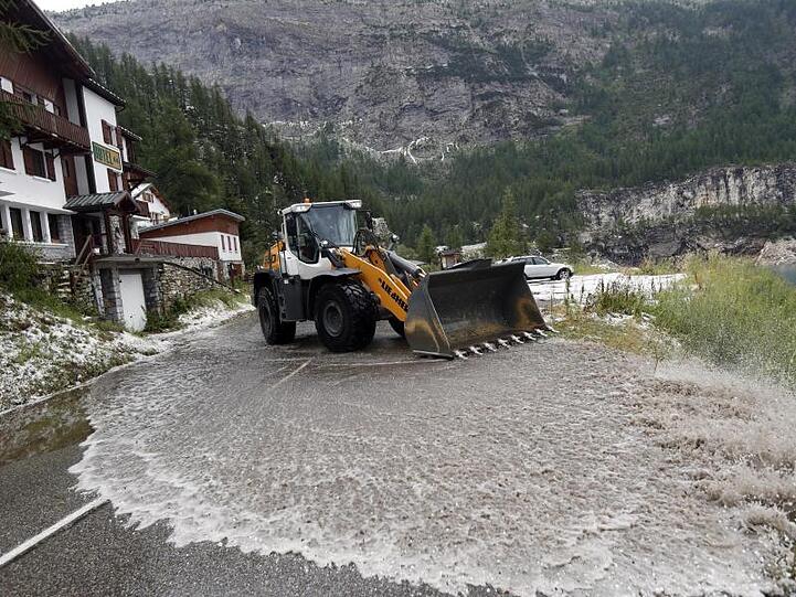Die Abfahrt des Col d'Iseran war nach einer riesigen Schlammlawine nicht mehr passierbar.