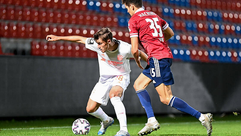 Maximilian Zaiser(l.) brachte die Amateure des FC Bayern München mit einem sehenswerten Weitschuss bereits in der 2. Spielminute in Führung.