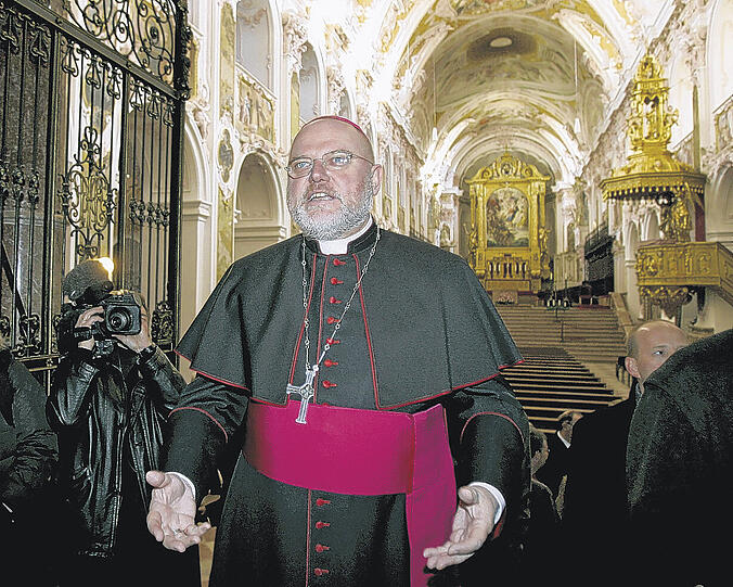 Der neue Münchner Erzbischof Reinhard Marx im Freisinger Dom &ndash; am Samstag hält er im Münchner Dom seine Antrittsmesse.