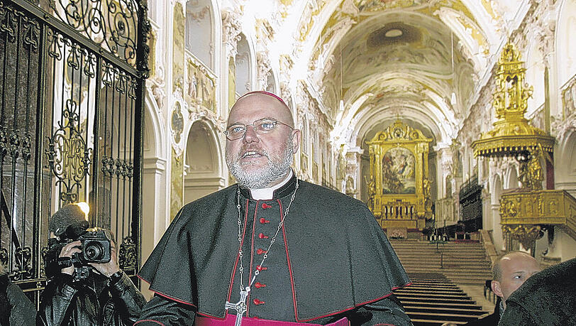 Der neue Münchner Erzbischof Reinhard Marx im Freisinger Dom &ndash; am Samstag hält er im Münchner Dom seine Antrittsmesse.