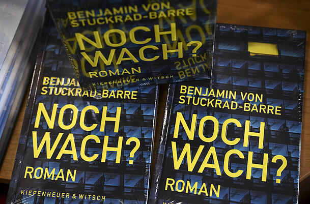 Der Romans "Noch wach?" von Benjamin von Stuckrad-Barre in einer Buchhandlung. Der Romans "Noch wach?" von Benjamin von Stuckrad-Barre in einer Buchhandlung.