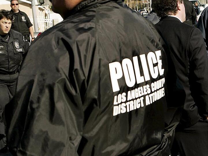 Polizisten in Los Angeles. In der Pazifik-Metropole hat ein Finanzberater seine Familie getötet. (Symbolbild)