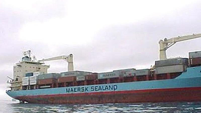 Die "Maersk Alabama" ist zwar befreit, der Kapitän aber noch in der Hand der Piraten. Die "Maersk Alabama" ist zwar befreit, der Kapitän aber noch in der Hand der Piraten.