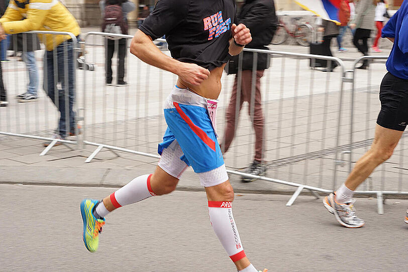 Die Läufer und Läuferinnen des 30. München Marathon am 11.20.2015