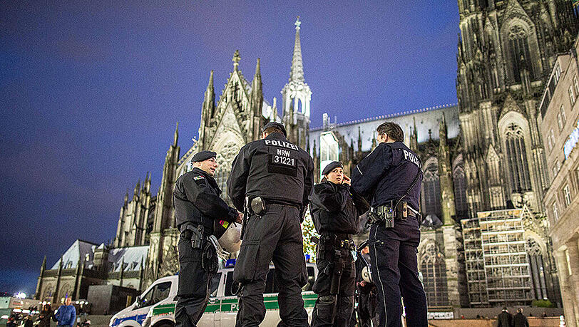 Beide Taten fanden rund um den Kölner Dom statt. Beide Taten fanden rund um den Kölner Dom statt.