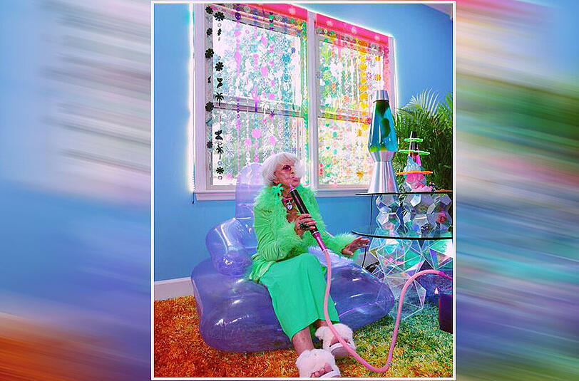 88 und trotzdem supercool auf dem roten Teppich unterwegs! Internet-Star Baddie Winkle war in ihrem hautengen Body samt glitzernen Gehstock wieder einmal der Hingucker bei den MTV Video Music Awards. Sehen Sie in unserer Bilderstrecke die verrücktesten Outfits der Kult-Omi.