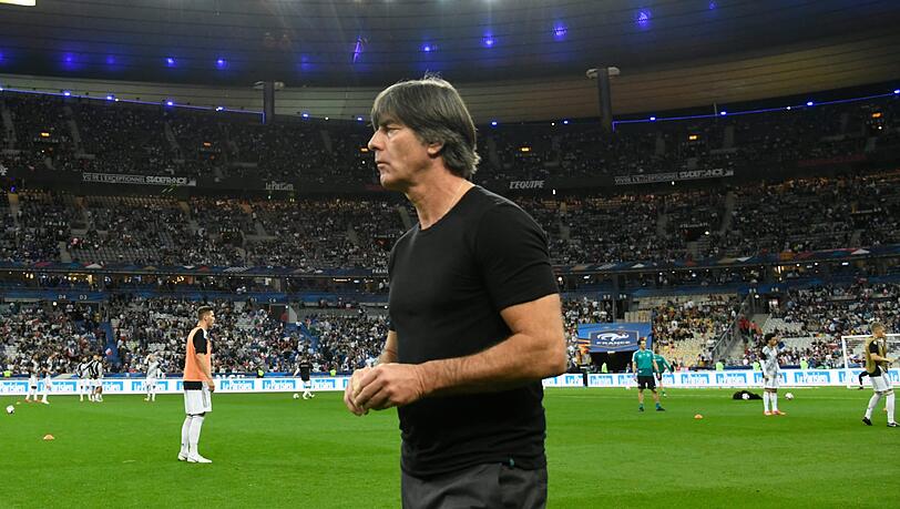 Bundestrainer Joachim Löw kommt vor dem Spiel ins Stadion. Bundestrainer Joachim Löw kommt vor dem Spiel ins Stadion.