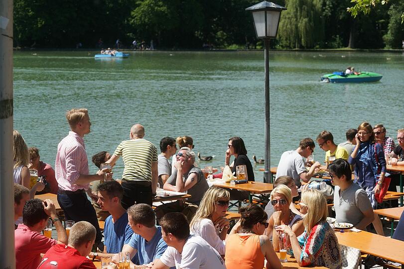 Schön entspannen: im Biergarten am Seehaus.