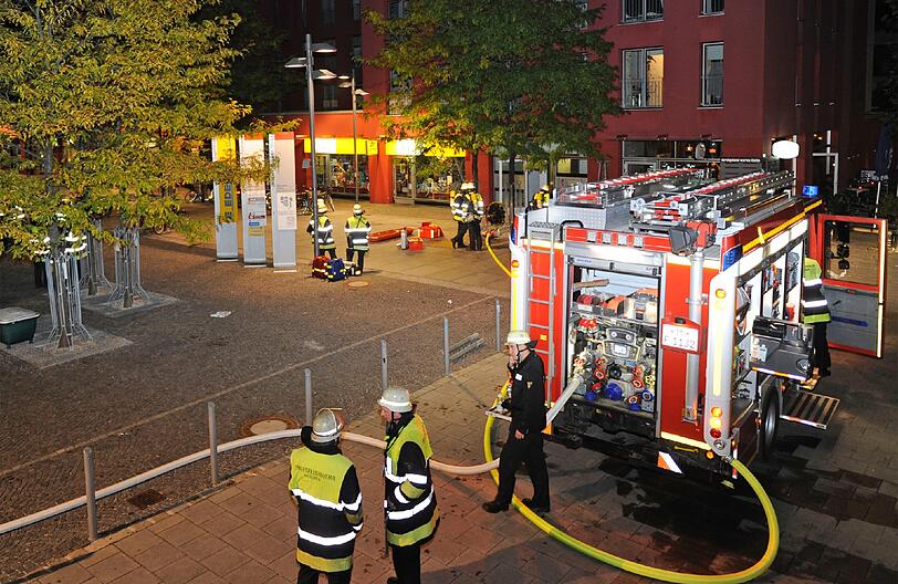 Feuer an der Wiesn: Tiefgarage völlig verraucht. Die Einsatzfotos der Münchner Feuerwehr