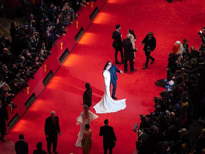 Glamour auf dem roten Teppich: Meret Becker und Sebastian Koch.