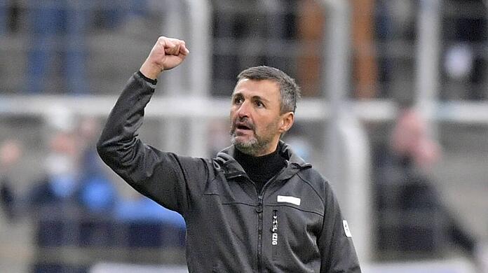 Sechzig siegt, der Trainer jubelt: Michael Köllner glaubt an die Aufholjagd.