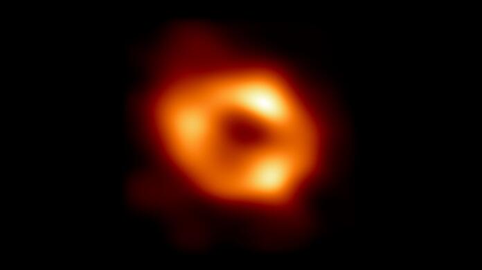 Das erste Bild von Sagittarius A*, dem Schwarzen Loch im Zentrum unser Galaxie, rund 27.000 Lichtjahre von der Erde entfernt.