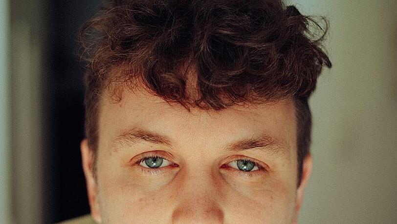 Kilian Unger ist enorm spontan, baut auch mal den Gong einer Pfanne in seine Musik ein, auch wenn er dafür den ganzen Song in einer anderen Tonart spielen muss. Kilian Unger ist enorm spontan, baut auch mal den Gong einer Pfanne in seine Musik ein, auch wenn er dafür den ganzen Song in einer anderen Tonart spielen muss.