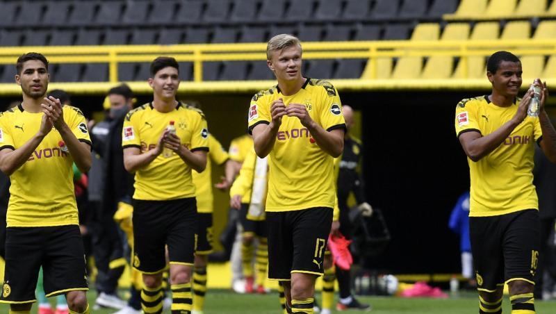 Die BVB-Profis feiern den klaren Sieg im Revierderby gegen den FC Schalke 04. Die BVB-Profis feiern den klaren Sieg im Revierderby gegen den FC Schalke 04.