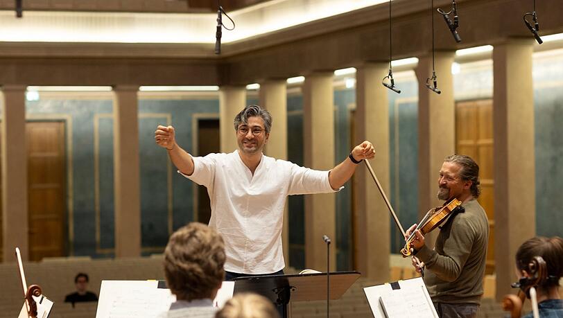 Der Geiger Christian Tetzlaff mit dem Dirigenten David Afkham und dem BR-Symphonieorchester bei einer Probe. Der Geiger Christian Tetzlaff mit dem Dirigenten David Afkham und dem BR-Symphonieorchester bei einer Probe.