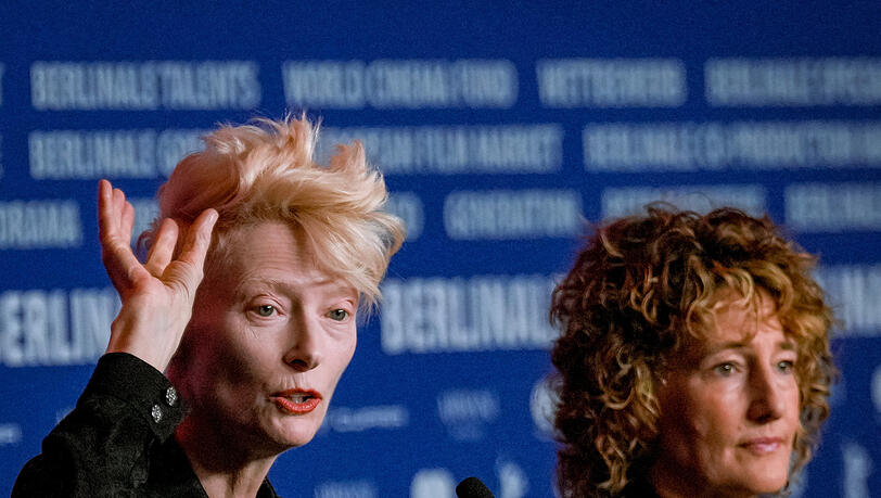 Tilda Swinton neben Tricia Tuttle (r), der Intendantin der Berlinale. Tilda Swinton neben Tricia Tuttle (r), der Intendantin der Berlinale.