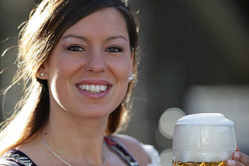 Wer wird ihre Nachfolgerin? Bayerns amtierende Bierkönigin Franziska Sirtl, deren Amtszeit jetzt zu Ende geht.