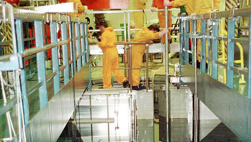 Das gefährlich strahlende Herz des Kernkraftwerks: Hier werden die Brennelemente in Grafenrheinfeld ausgetauscht. Das gefährlich strahlende Herz des Kernkraftwerks: Hier werden die Brennelemente in Grafenrheinfeld ausgetauscht.