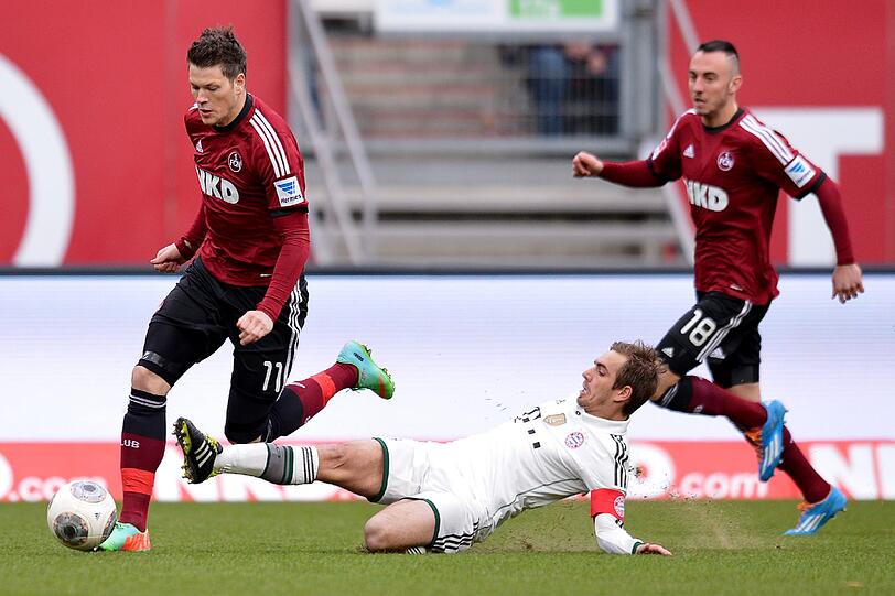 PHILIPP LAHM: NOTE 2.
Staubte mehr oder weniger vogelfrei das 2:0 ab, sein erstes Tor seit Dezember 2010! Wird mehr und mehr zum Bayern-Herzstück. Verteilte die Bälle sicher, lief hinten Löcher zu, war sich auch für ein taktisches Foul samt Gelb nicht zu schade (43.).