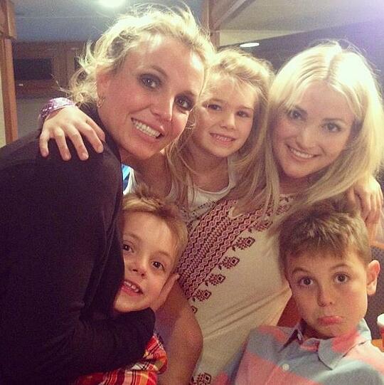 Große Familie: Britney Spears mit ihren Söhnen Jayden und Sean sowie ihre Schwester Jamie Lynn mit Tochter Maddie