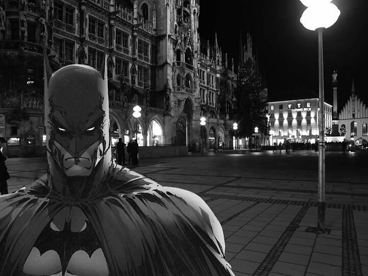 The Dark Knight bei den Mönchen.