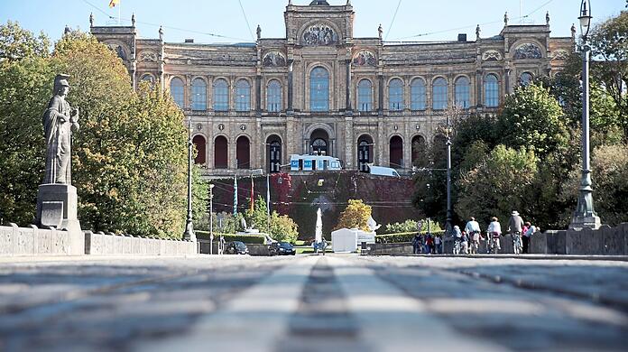 203 Abgeordnete wird der neue Landtag wohl haben, davon 65 aus Oberbayern. Darunter werden einige aus München sein.  Foto: Michael Kappeler/dpa