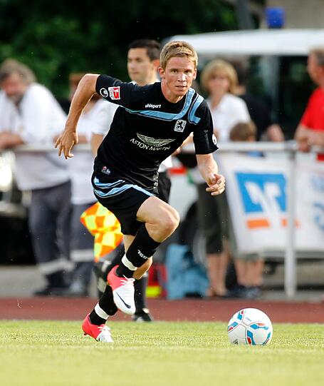 In seinem ersten Auftritt gelingen Neuzugang Marin Tomasov auf Anhieb zwei Tore. Der Gegner spielt allerdings nur in der Kreisliga A.