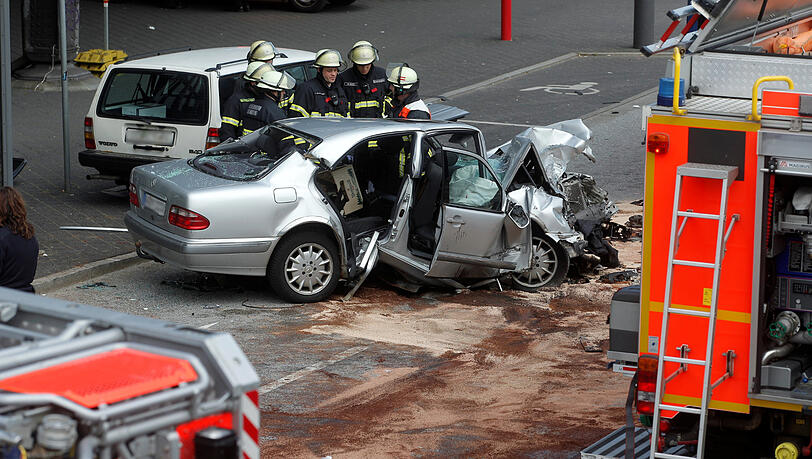 Unfall in Hamburg: Bei dem Streit um die Autodaten geht es um handfeste wirtschaftliche Interessen. Unfall in Hamburg: Bei dem Streit um die Autodaten geht es um handfeste wirtschaftliche Interessen.