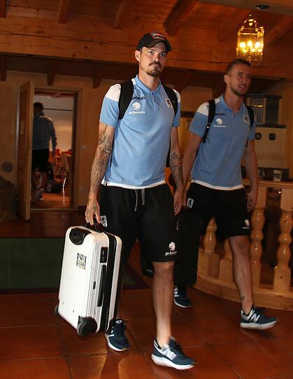 Der Löwen-Tross um Daniel Bierofka ist am Dienstagmittag im 4-Sterne-Hotel "Dilly Resort" angekommen.