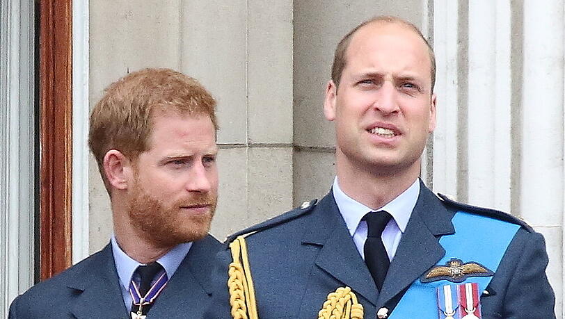 Prinz Harry (l.) und Prinz William achten offenbar sehr darauf, den Kontakt nicht abreißen zu lassen Prinz Harry (l.) und Prinz William achten offenbar sehr darauf, den Kontakt nicht abreißen zu lassen
