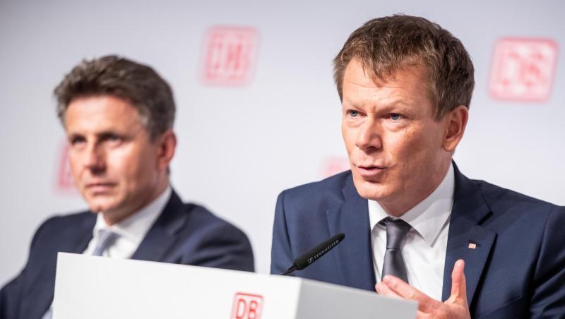 Bahnchef Lutz (r) und Finanzvorstand Doll in Berlin.
