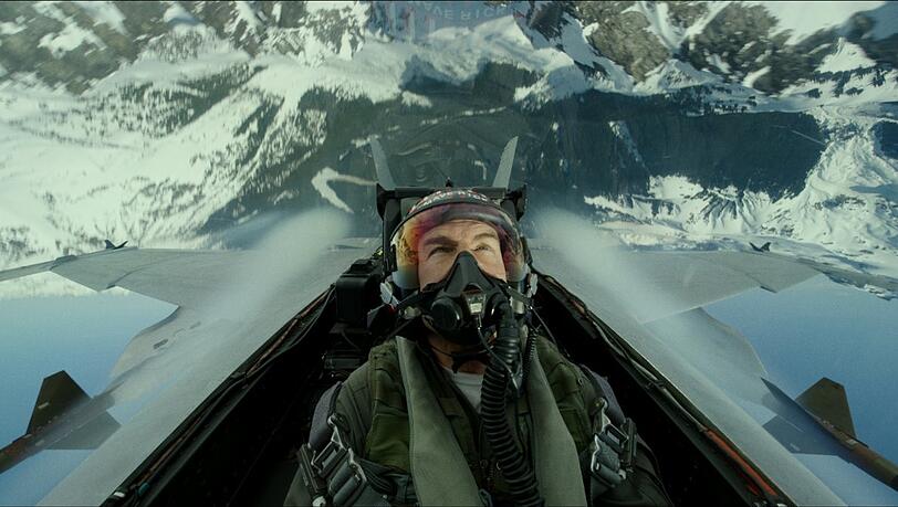 Die (Film)welt steht für Tom Cruise alias Pete Maverick Kopf.