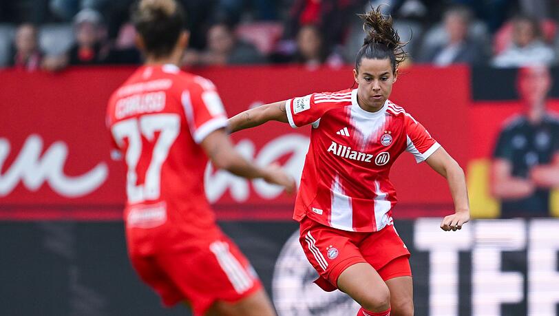 Lena Oberdorf (r) bereitet das 4:1 vor.