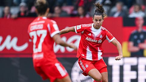 Lena Oberdorf (r) bereitet das 4:1 vor.