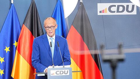CDU-Chef und Kanzler Friedrich Merz &auml;u&szlig;ert sich in der Parteizentrale in Berlin zum Ausgang der Landtagswahlen in Mecklenburg-Vorpommern und Berlin.
