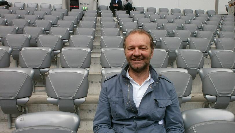 Pierfrancesco Archetti (La Gazzetta dello Sport, Italien): Für uns Italiener war es eine Überraschung, dass es zwei deutsche Teams ins Finale geschafft haben. Bayern war schon letztes Jahr reif für den Titel. Das „Finale dahoam“ war schlimm für Mannschaft und Fans, aber jetzt holen sie sich den Titel. Pierfrancesco Archetti (La Gazzetta dello Sport, Italien): Für uns Italiener war es eine Überraschung, dass es zwei deutsche Teams ins Finale geschafft haben. Bayern war schon letztes Jahr reif für den Titel. Das „Finale dahoam“ war schlimm für Mannschaft und Fans, aber jetzt holen sie sich den Titel.