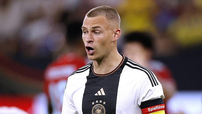 All in: Joshua Kimmich die Kapitänsbinde zu entziehen, ist Hansi Flicks letzte Patrone. All in: Joshua Kimmich die Kapitänsbinde zu entziehen, ist Hansi Flicks letzte Patrone.