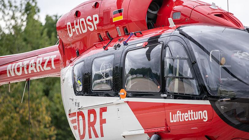 Die Zwölfjährige wurde den Angaben zufolge mit einem Hubschrauber ins Krankenhaus gebracht. (Symbolbild)