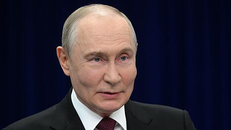 Der russische Pr&auml;sident Wladimir Putin wirft der Bundesregierung vor, mit der Schuldzuweisung an Moskau einen "schweren Fehler" zu machen.
