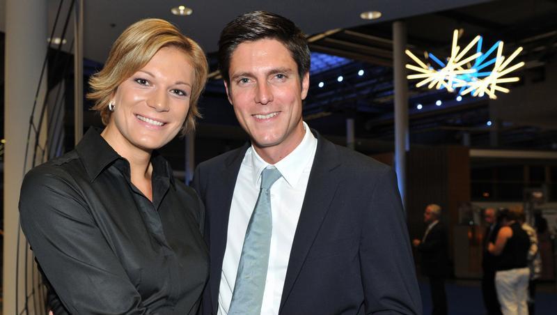 Bald läuten die Hochzeitsglocken für Maria Riesch und ihren Manager Marcus Höfl. Bald läuten die Hochzeitsglocken für Maria Riesch und ihren Manager Marcus Höfl.