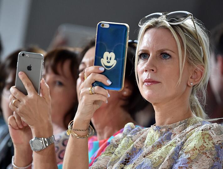 Tamara Gräfin von Nayhauß fotografiert bei der Modepräsentation des Labels "Ewa Herzog"