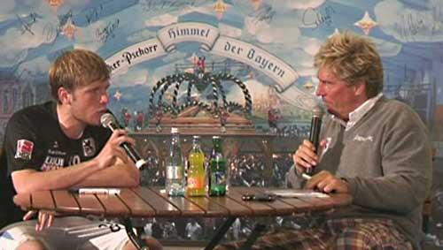 Löwen-Spieler Dominik Stahl stellte sich den Fragen von Stefan Schneider.